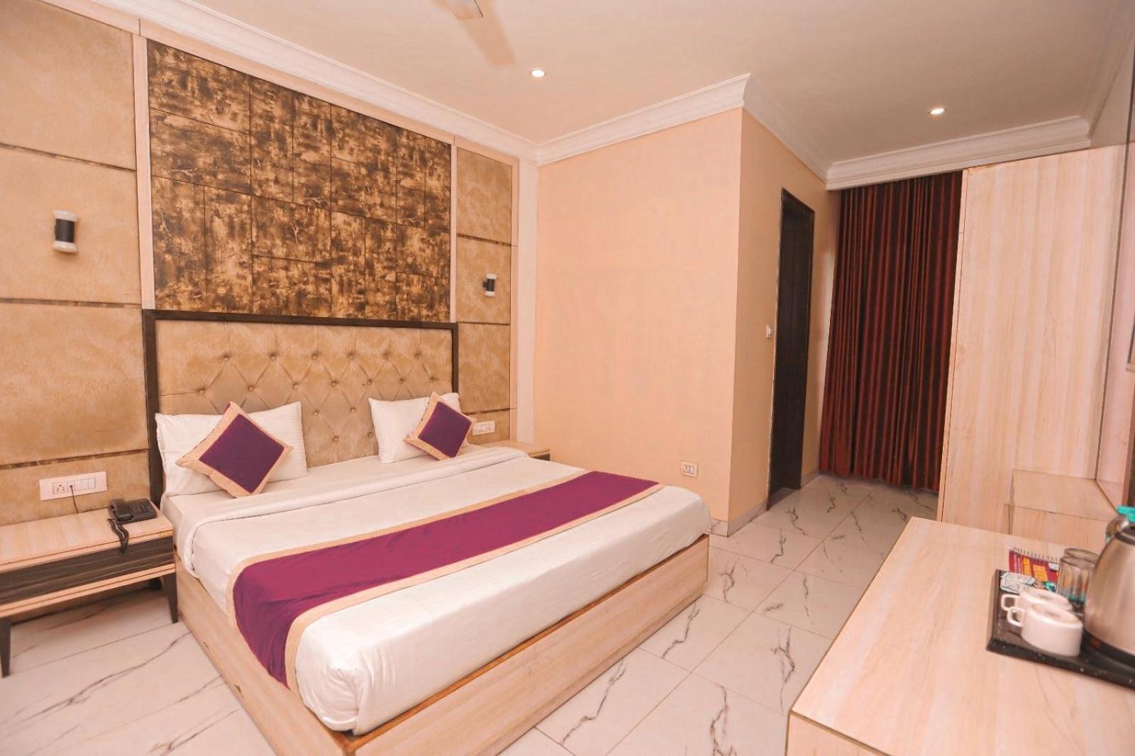 Hotel Almora Inn - Near By Delhi International Airport - With Free Airport Pickup And Drop Нью-Делі Екстер'єр фото