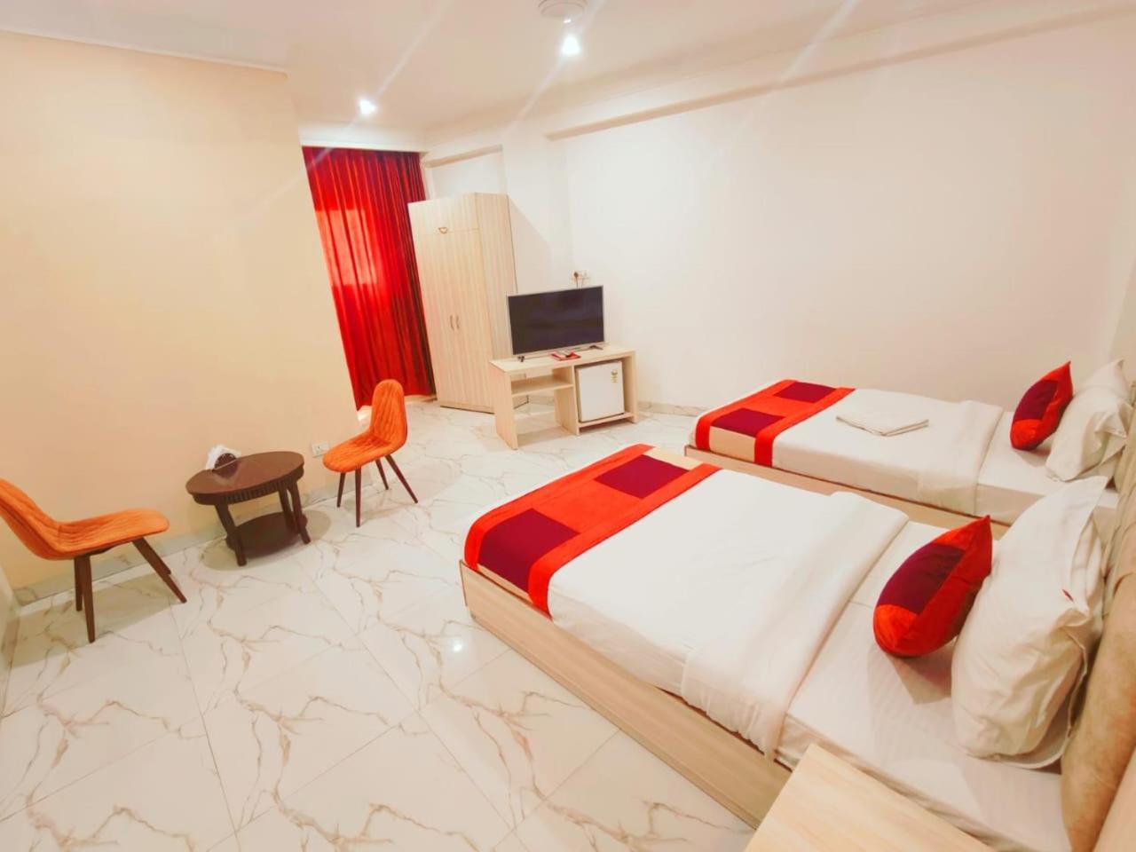 Hotel Almora Inn - Near By Delhi International Airport - With Free Airport Pickup And Drop Нью-Делі Екстер'єр фото