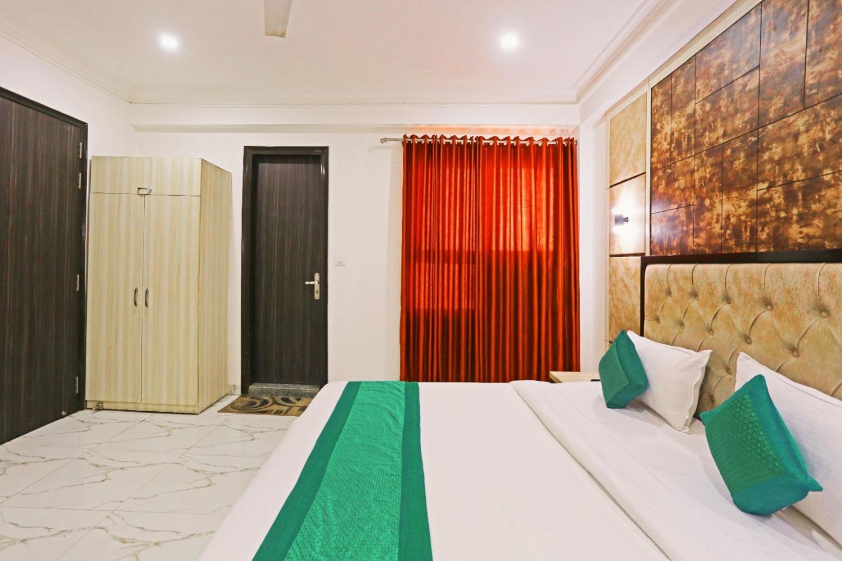 Hotel Almora Inn - Near By Delhi International Airport - With Free Airport Pickup And Drop Нью-Делі Екстер'єр фото
