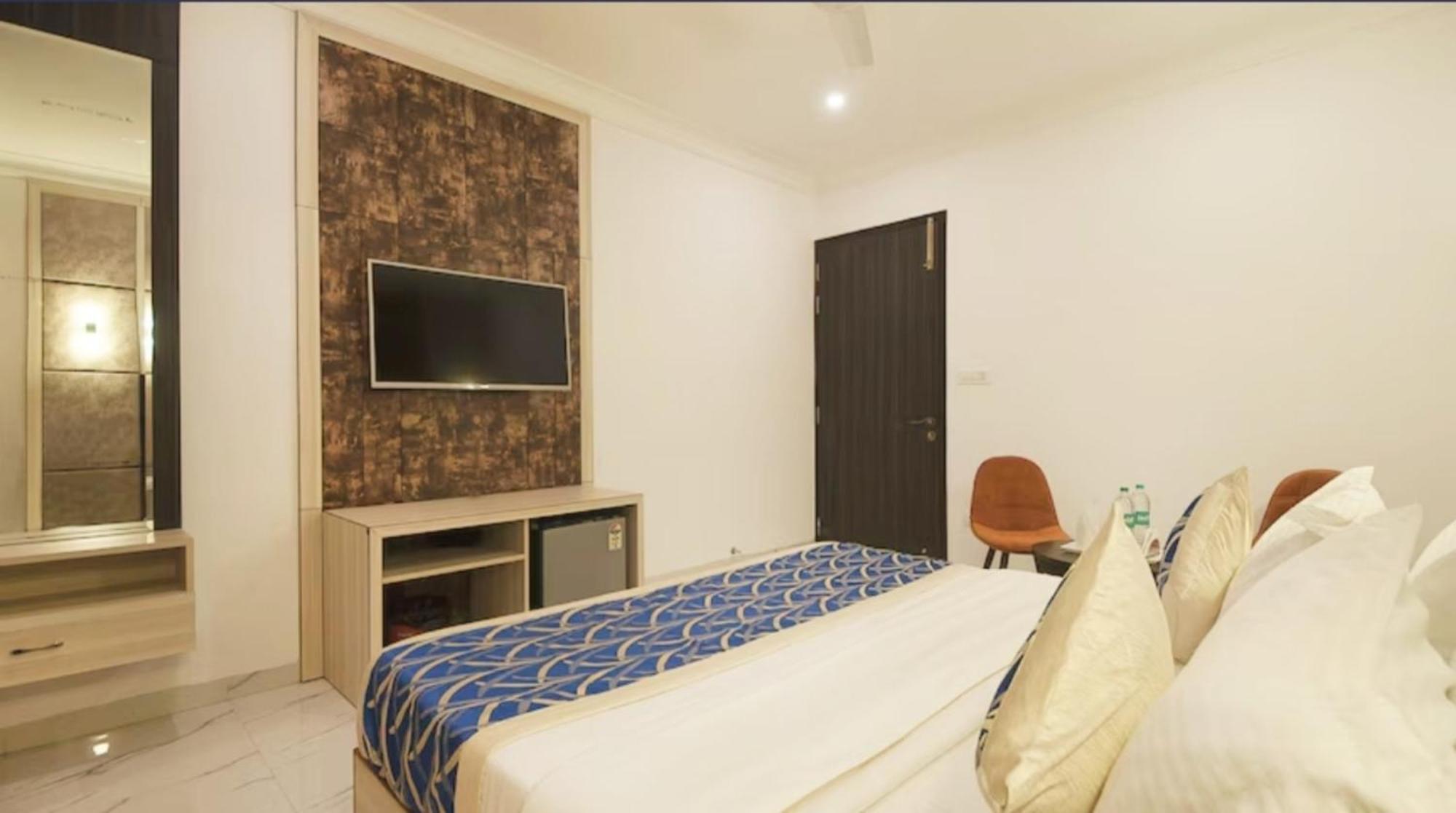 Hotel Almora Inn - Near By Delhi International Airport - With Free Airport Pickup And Drop Нью-Делі Екстер'єр фото