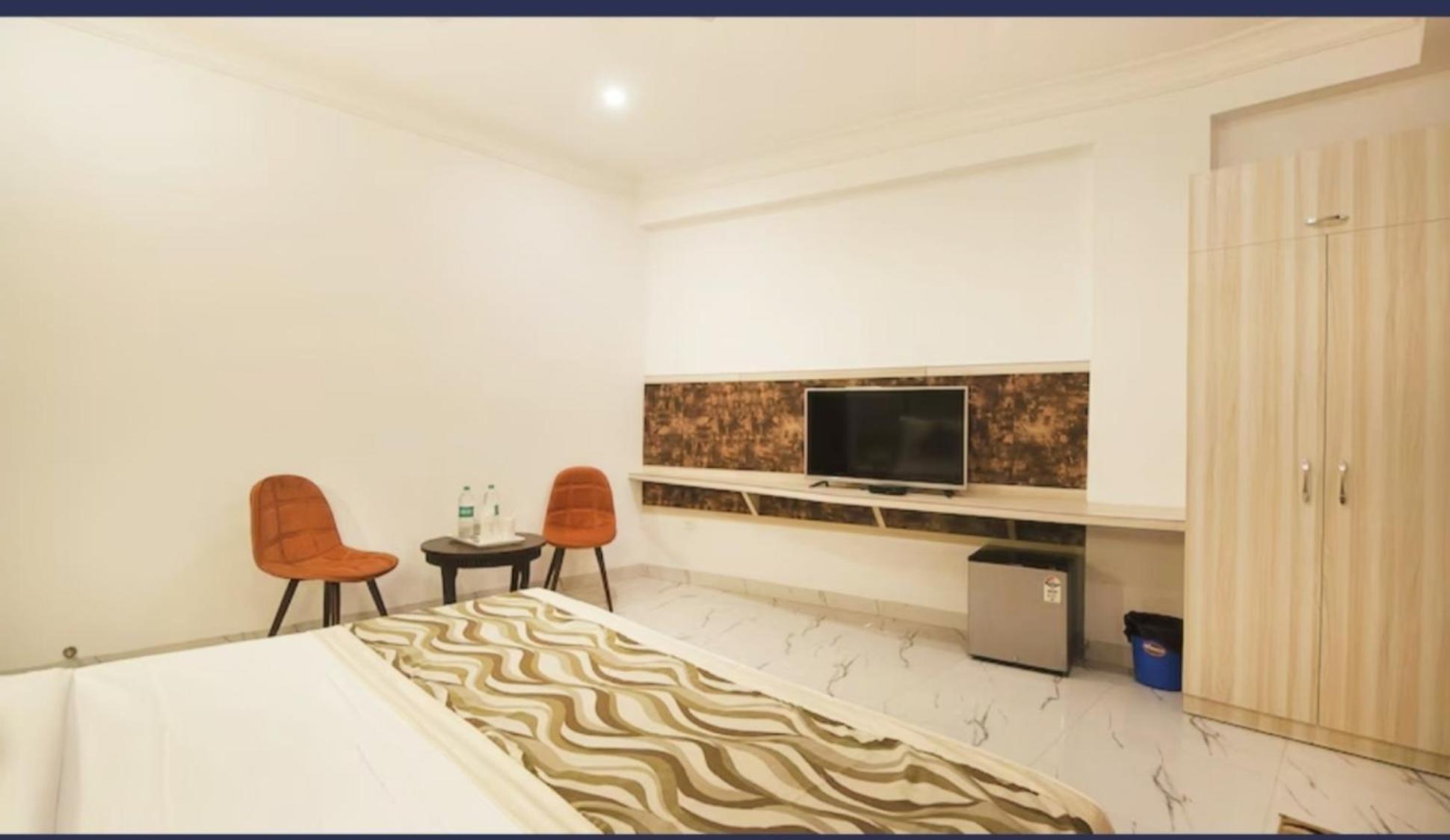 Hotel Almora Inn - Near By Delhi International Airport - With Free Airport Pickup And Drop Нью-Делі Екстер'єр фото