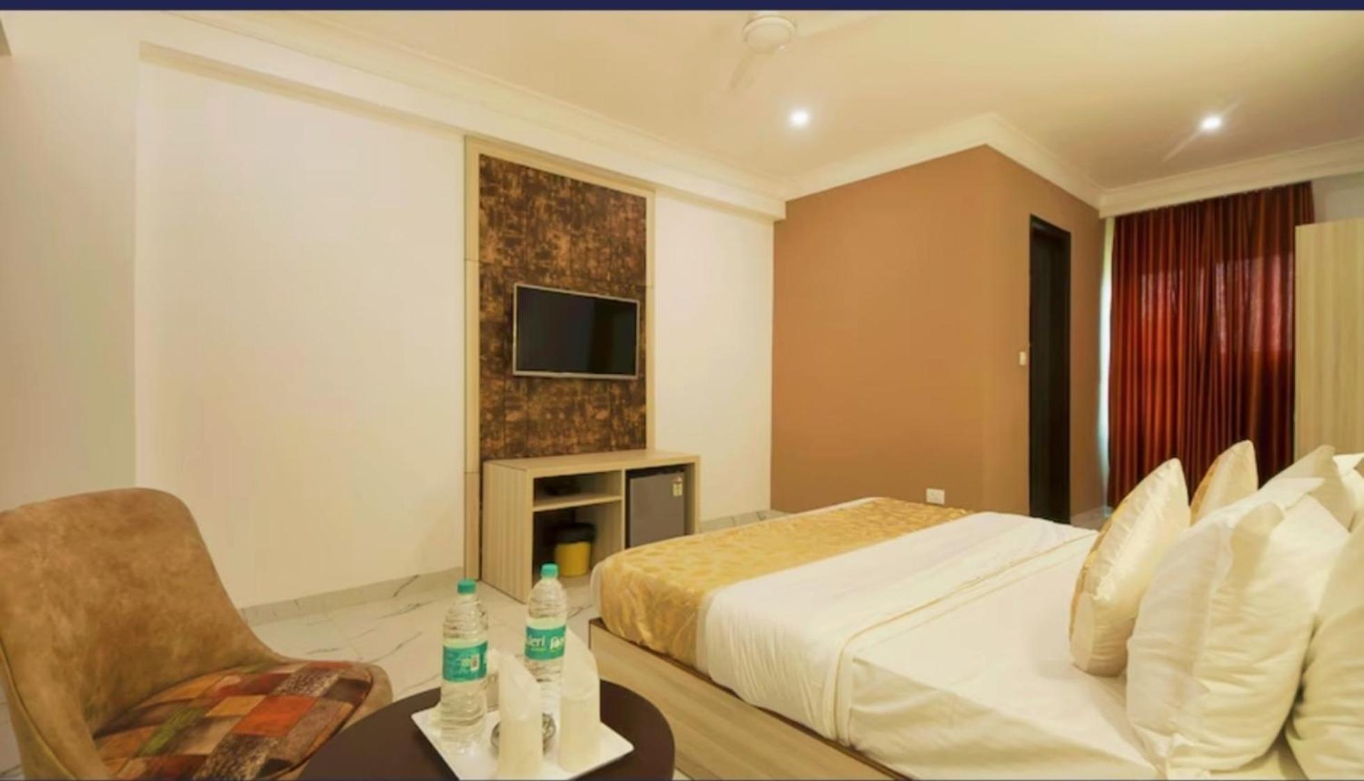 Hotel Almora Inn - Near By Delhi International Airport - With Free Airport Pickup And Drop Нью-Делі Екстер'єр фото