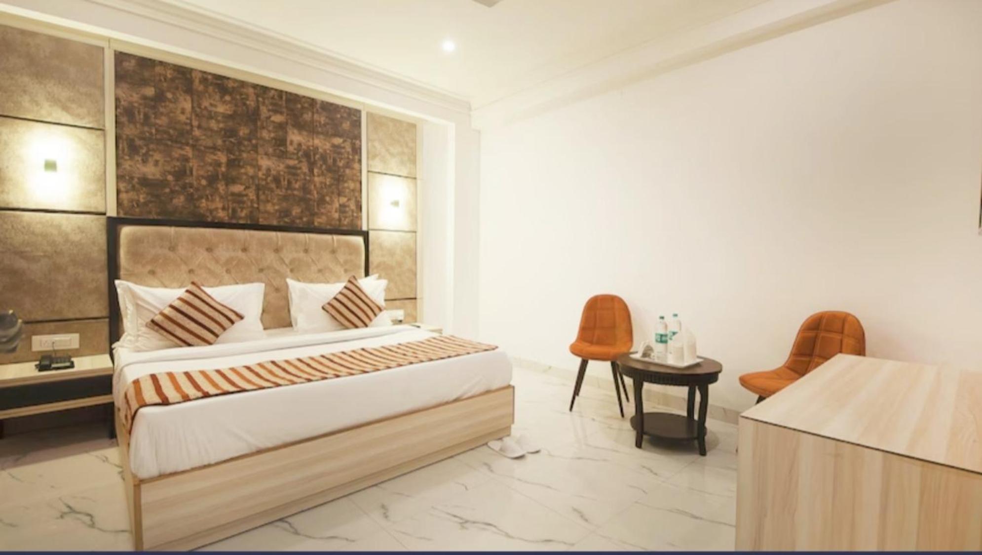 Hotel Almora Inn - Near By Delhi International Airport - With Free Airport Pickup And Drop Нью-Делі Екстер'єр фото