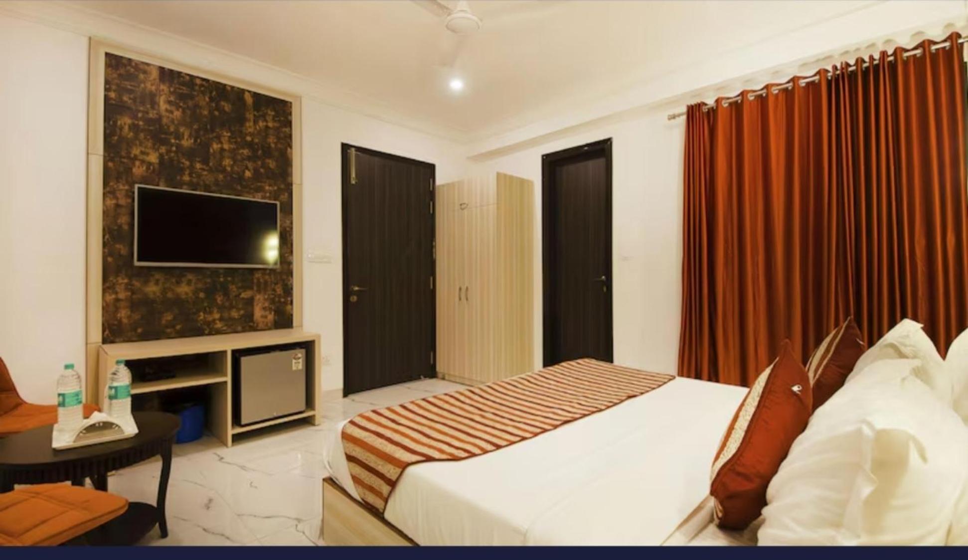 Hotel Almora Inn - Near By Delhi International Airport - With Free Airport Pickup And Drop Нью-Делі Екстер'єр фото