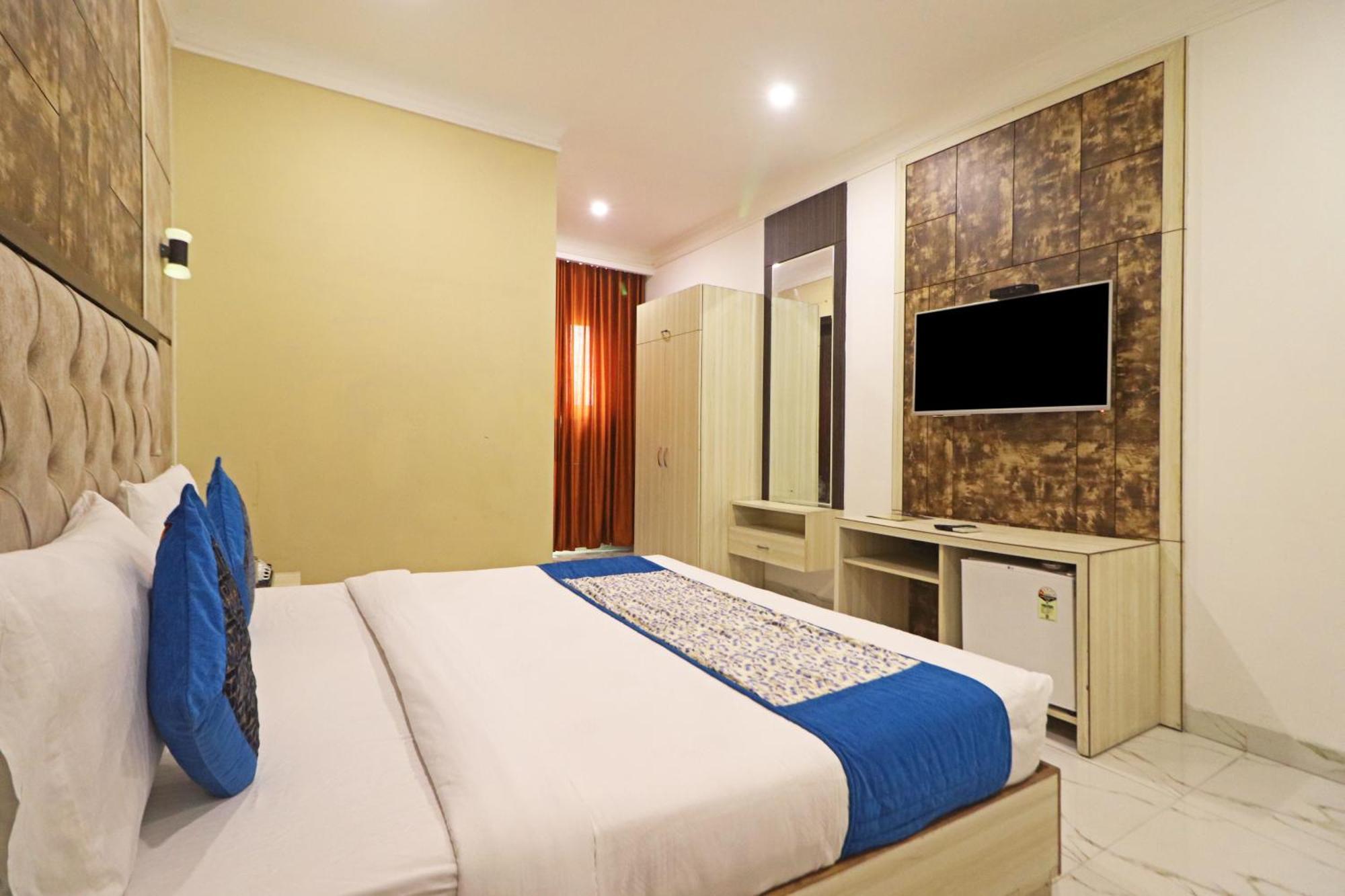 Hotel Almora Inn - Near By Delhi International Airport - With Free Airport Pickup And Drop Нью-Делі Екстер'єр фото