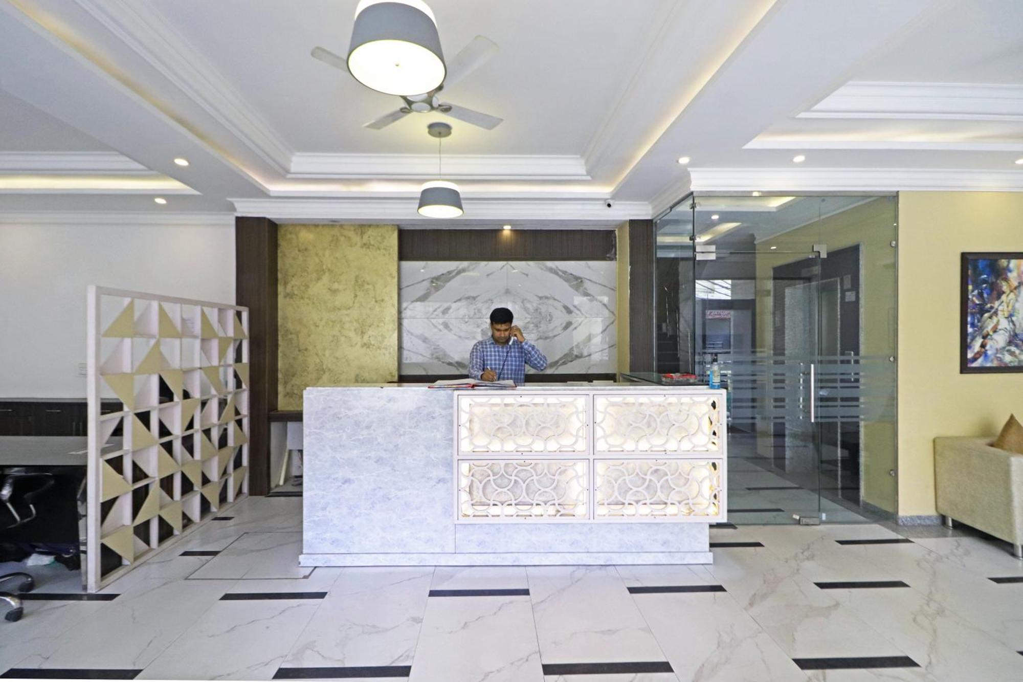 Hotel Almora Inn - Near By Delhi International Airport - With Free Airport Pickup And Drop Нью-Делі Екстер'єр фото