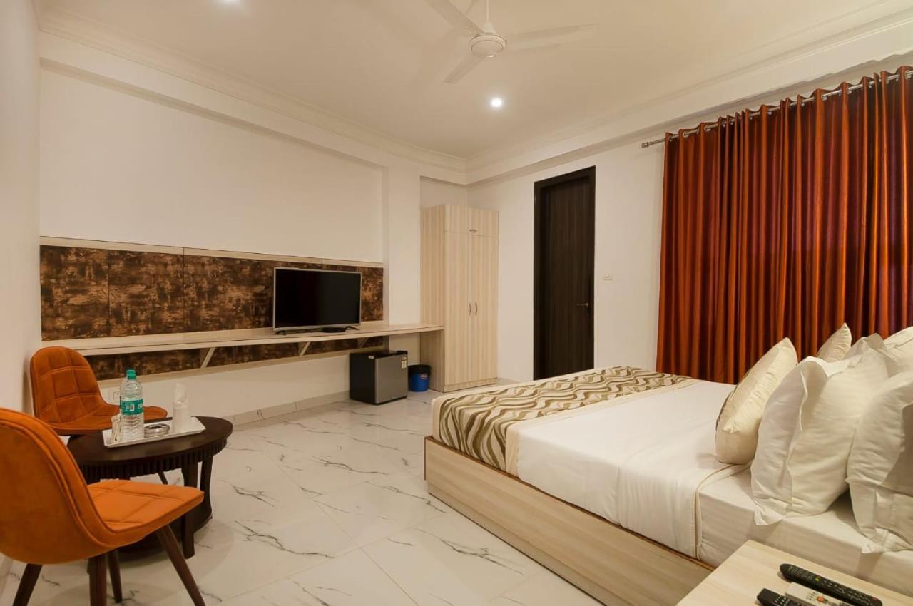 Hotel Almora Inn - Near By Delhi International Airport - With Free Airport Pickup And Drop Нью-Делі Екстер'єр фото