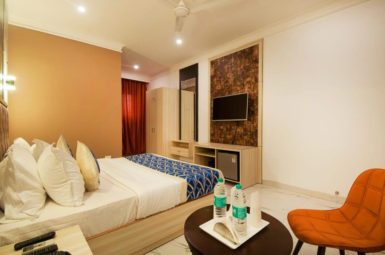 Hotel Almora Inn - Near By Delhi International Airport - With Free Airport Pickup And Drop Нью-Делі Екстер'єр фото