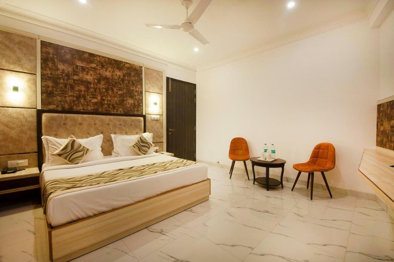 Hotel Almora Inn - Near By Delhi International Airport - With Free Airport Pickup And Drop Нью-Делі Екстер'єр фото