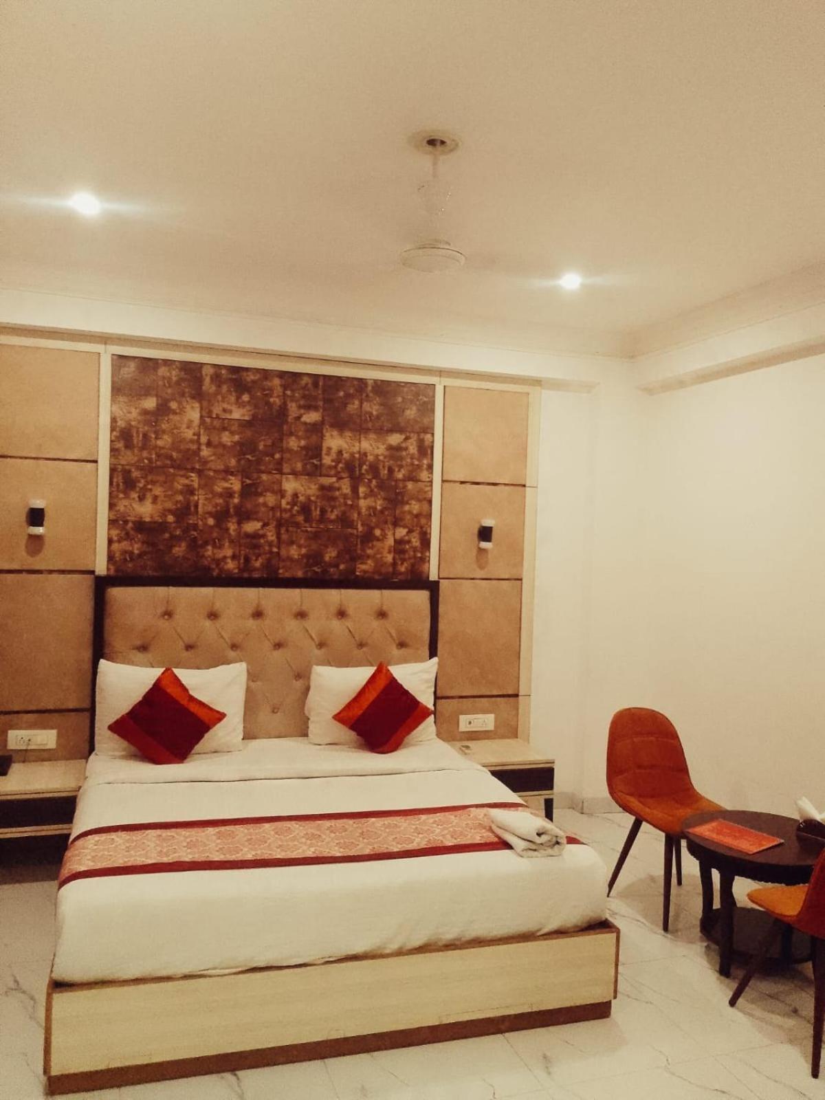 Hotel Almora Inn - Near By Delhi International Airport - With Free Airport Pickup And Drop Нью-Делі Екстер'єр фото