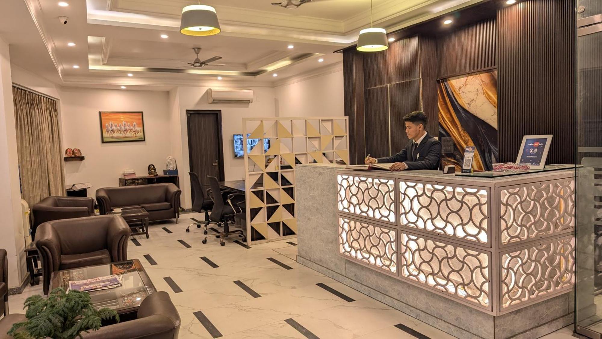 Hotel Almora Inn - Near By Delhi International Airport - With Free Airport Pickup And Drop Нью-Делі Екстер'єр фото